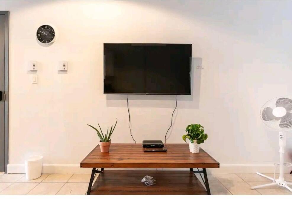 No°1~Plaza St-Hubert~Metro Jean-Talon~Jarry Parc Apartment Montreal Bagian luar foto